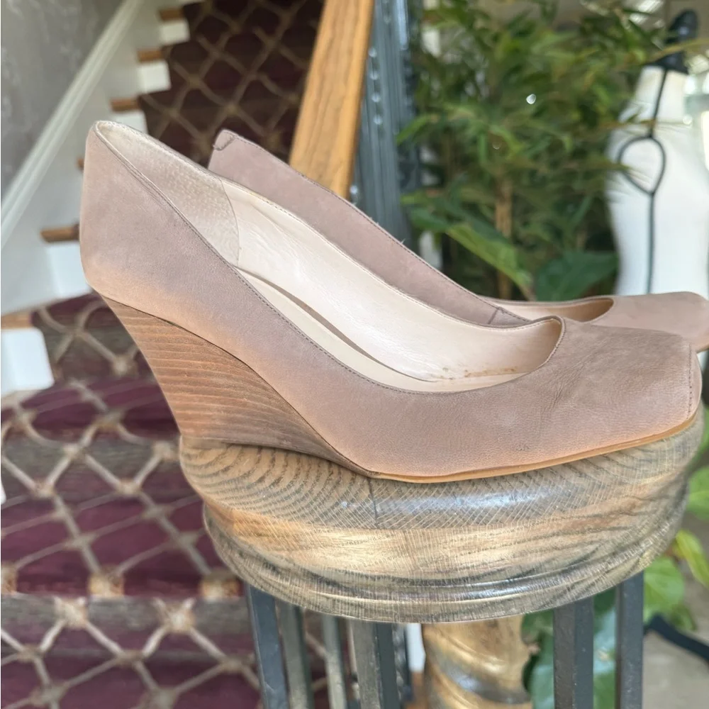 JESSICA SIMPSON ladies camel colored wedges 8 1/2 very good condition